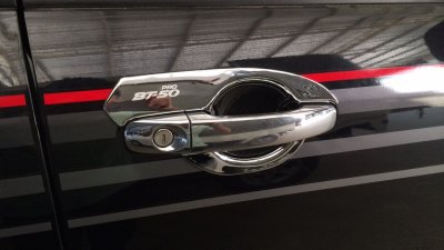 9 ถาดรองมือเปิดประตู (V 4)