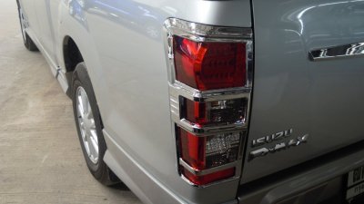 9 Tail Lamp Cover V 2