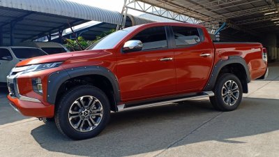 17 Front Fender Flares (V 5) 4dr