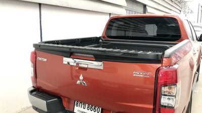 35 Tail Gate Cover Upper LED