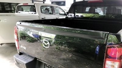 15 Tail Gate Cover Upper LED