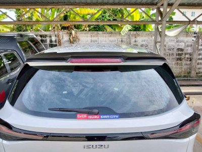 2 สปอยเลอร์หลังคา ISUZU MU-X 2024