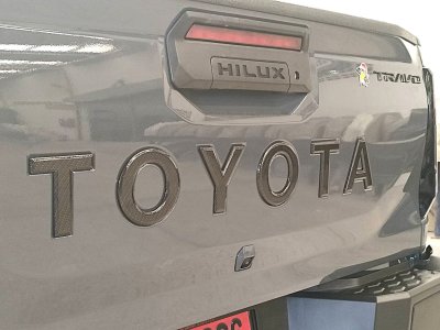 24 โลโก้ติดฝาท้ายกระบะ Travo 2026