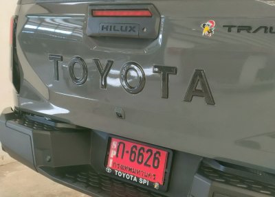 24 โลโก้ติดฝาท้ายกระบะ Travo 2026