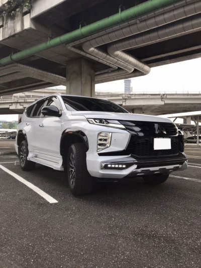 1 Mitsubishi Pajero sport 2023