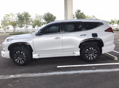 1 Mitsubishi Pajero sport 2023