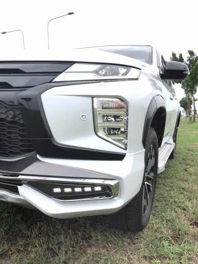 1 Mitsubishi Pajero sport 2023