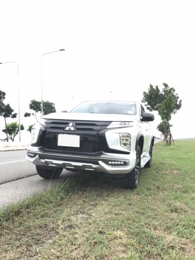 1 Mitsubishi Pajero sport 2023