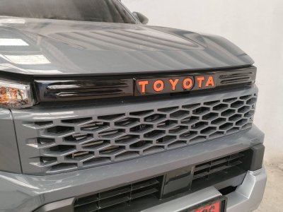 45 คิ้วกระจังหน้า สำหรับรถยนต์ Travo