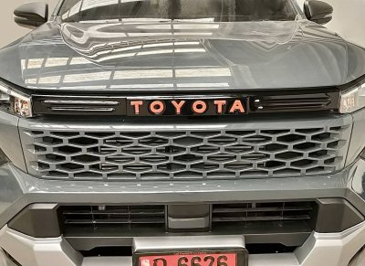 45 คิ้วกระจังหน้า สำหรับรถยนต์ Travo