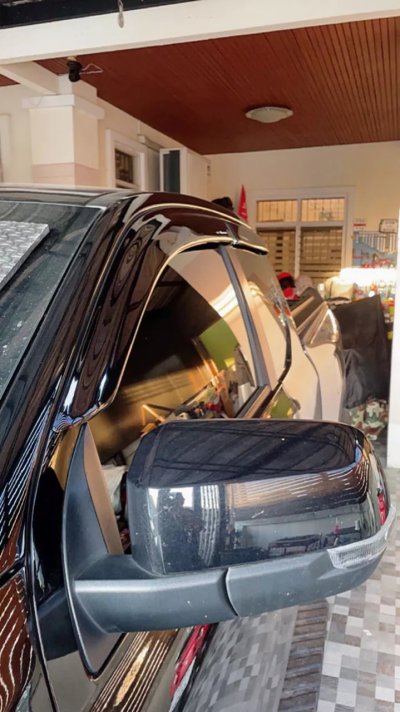 1 กันสาด 4 ประตู