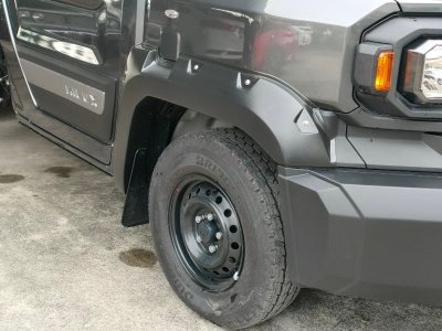 15.Front Fender flares (2 pcs)  Toyota Hilux Champ 2024