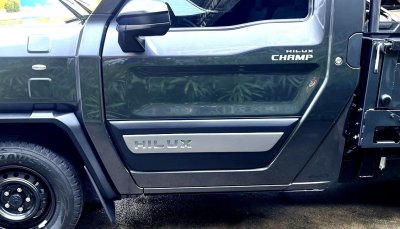 4.Body Cladding (2 pcs) Toyota Hilux Champ 2024