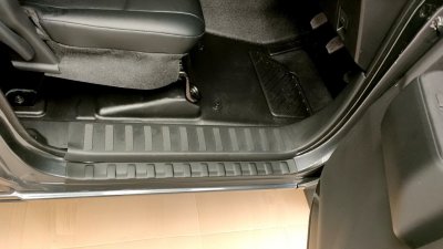 8.Scuff plate (2pcs) Toyota Hilux Champ 2024