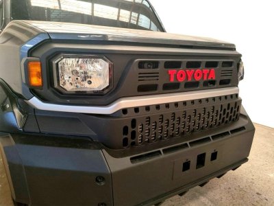 18.คิ้วใต้กระจังหน้า Toyota Hilux Champ 2024