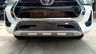 7.Front Bumper Guard Toyota Revo 2020