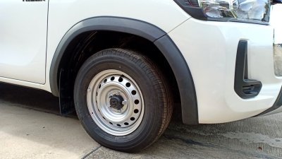 12.Front Fender Flares (V.8) Toyota Revo 2020