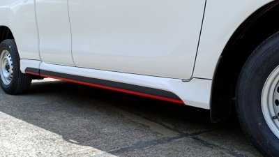 13.Body Skirt Toyota Revo 2020
