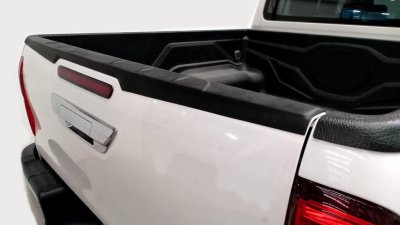 3.Rear Pick Up Cover Toyota Revo 2020