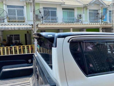 16.สปอยเลอร์หลัง (V.1) Toyota Revo 2020