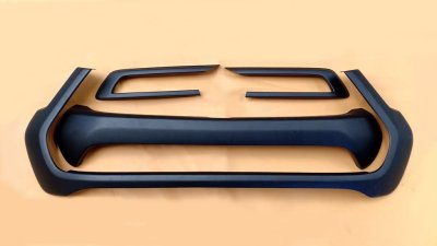 2.Front Grill Cover Toyota Revo 2020