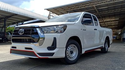 13.Body Skirt Toyota Revo 2020