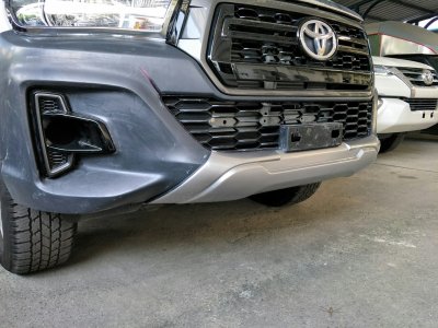 13.Front Cladding Toyota Revo 2018