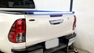 20.Tailgate Spoiler (V.2) Toyota Revo 2018
