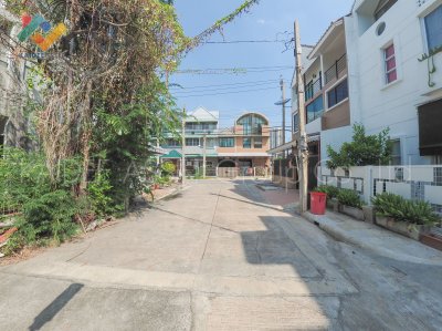 ทาวน์เฮ้าส์ หมู่บ้าน ลูกกอล์ฟ เมืองทองธานี หลังริม ถูกที่สุด ทาวน์เฮ้าส์ หมู่บ้าน ลูกกอล์ฟ เมืองทองธานี หลังริม ถูกที่สุด