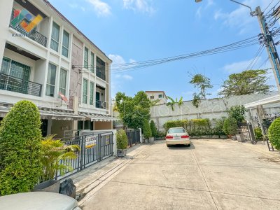 ทาวน์โฮม บ้านกลางเมือง S-Sense ศรีนครินทร์ 46/1 ทาวน์โฮม บ้านกลางเมือง S-Sense ศรีนครินทร์ 46/1