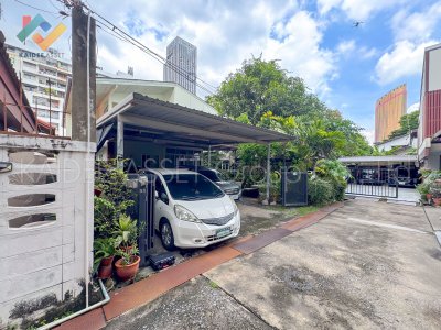 บ้านเดี่ยว พหลโยธิน 8 ( ซอย สายลม ) ใกล้ BTS อารีย์