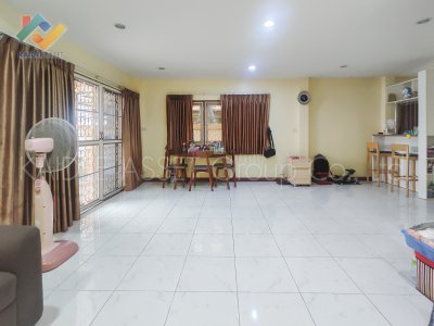 บ้านแฝด ซอย รัตนาธิเบศร์ 22 ติวานนท์ 25 ( แผ่นดินทอง ) บ้านแฝด ซอย รัตนาธิเบศร์ 22 ติวานนท์ 25 ( แผ่นดินทอง )