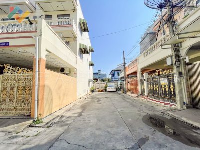 ทาวน์เฮ้าส์ ซอย จรัญสนิทวงศ์ 3 หมู่บ้าน สมชาย ใกล้ BTS ท่าพระ