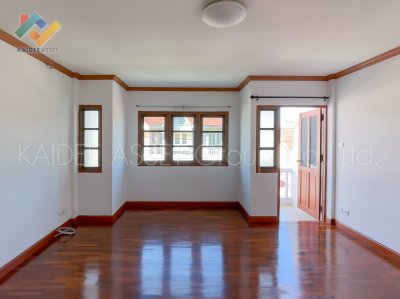 ทาวน์เฮ้าส์ ซอย นาคนิวาส 37 แยก 1-8 ถนน ลาดพร้าว 71 ขายถูก