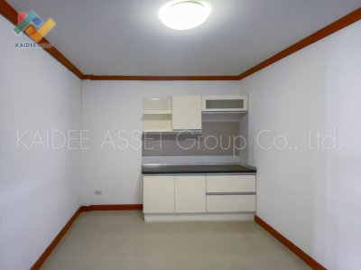 ทาวน์เฮ้าส์ ซอย นาคนิวาส 37 แยก 1-8 ถนน ลาดพร้าว 71 ขายถูก