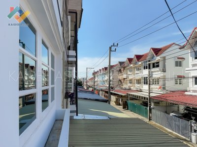 ทาวน์เฮ้าส์ ซอย นาคนิวาส 37 แยก 1-8 ถนน ลาดพร้าว 71 ขายถูก