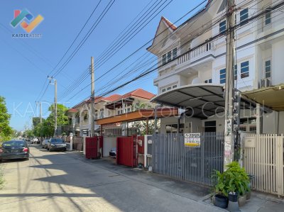 ทาวน์เฮ้าส์ ซอย นาคนิวาส 37 แยก 1-8 ถนน ลาดพร้าว 71 ขายถูก