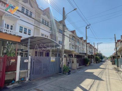 ทาวน์เฮ้าส์ ซอย นาคนิวาส 37 แยก 1-8 ถนน ลาดพร้าว 71 ขายถูก