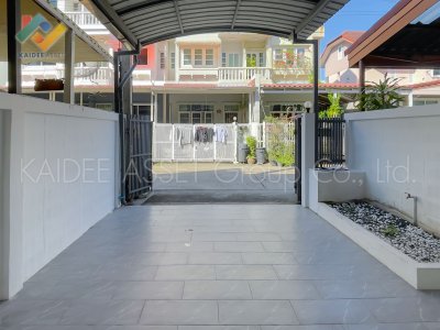 ทาวน์เฮ้าส์ ซอย นาคนิวาส 37 แยก 1-8 ถนน ลาดพร้าว 71 ขายถูก