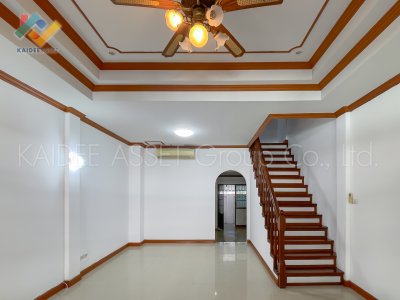 ทาวน์เฮ้าส์ ซอย นาคนิวาส 37 แยก 1-8 ถนน ลาดพร้าว 71 ขายถูก