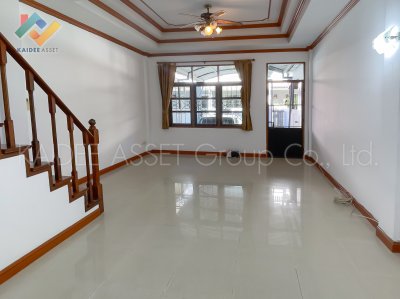 ทาวน์เฮ้าส์ ซอย นาคนิวาส 37 แยก 1-8 ถนน ลาดพร้าว 71 ขายถูก