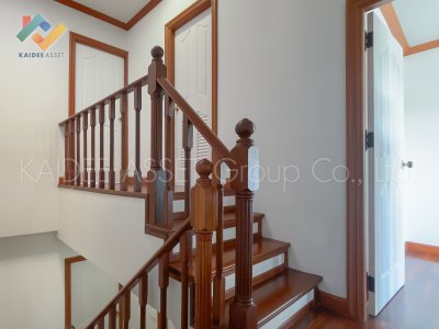 ทาวน์เฮ้าส์ ซอย นาคนิวาส 37 แยก 1-8 ถนน ลาดพร้าว 71 ขายถูก