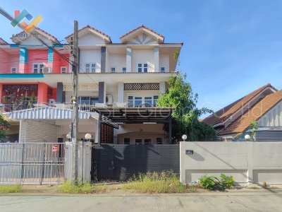 หมู่บ้าน พร้อมสุข ทาวน์เฮ้าส์ ซอย รัตนาธิเบศร์ 17 เมือง นนทบุรี ขายบ้าน