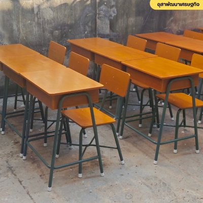 โต๊ะเก้าอี้นักเรียน