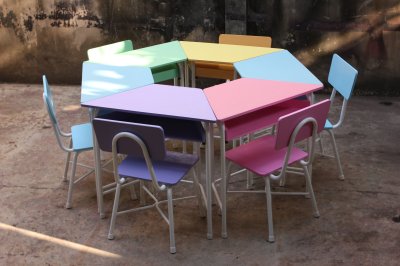 ชุดโต๊ะเก้าอี้นักเรียนกลุ่ม