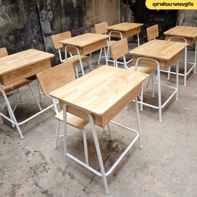 โต๊ะเก้าอี้นักเรียน
