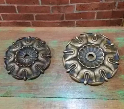 แป้นทองเหลืองตกแต่งเพดาน