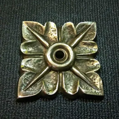 แป้นทองเหลืองตกแต่งเพดาน