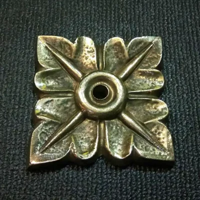 แป้นทองเหลืองตกแต่งเพดาน