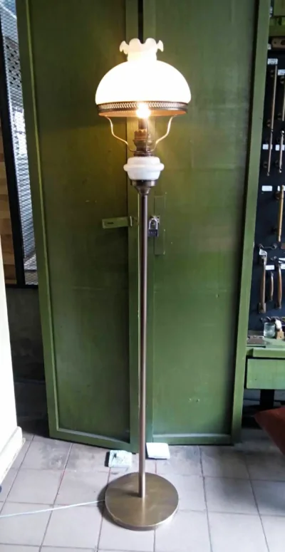 โคมไฟตั้งพื้น